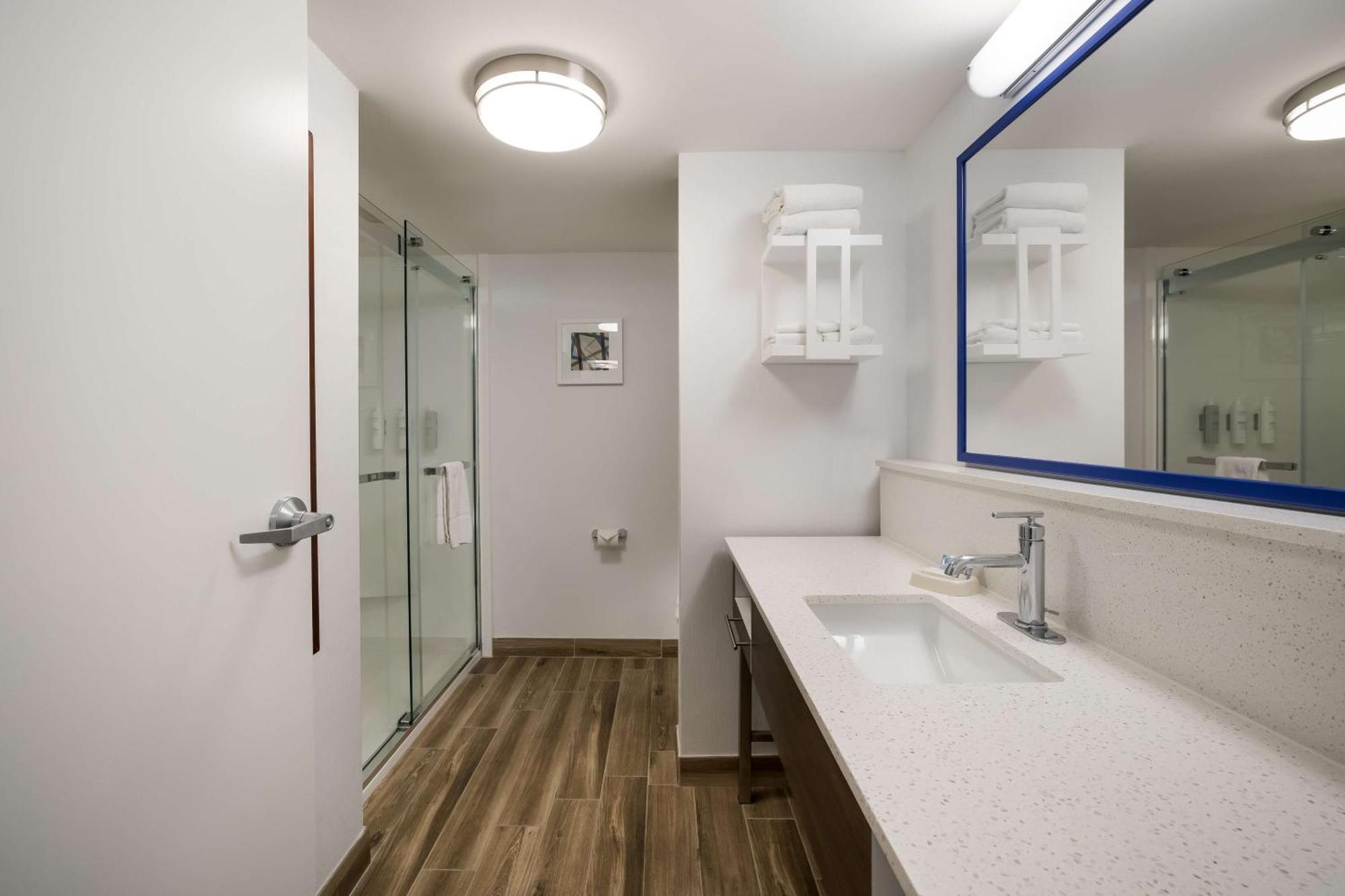 Hotel Hampton McHenry